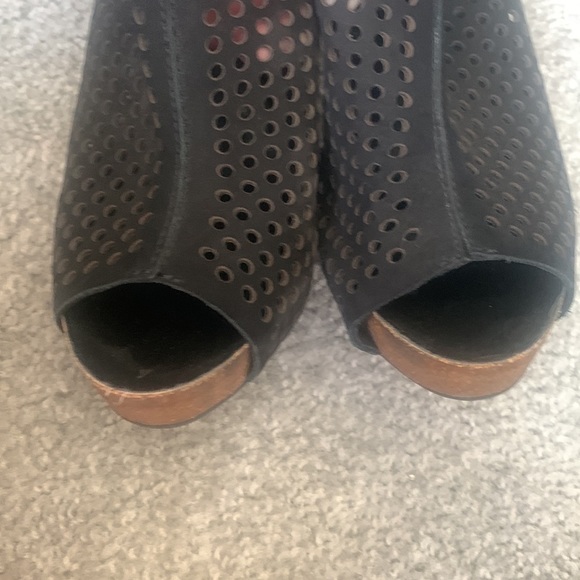 VINCE Camuto stiletto sling back heels - Picture 5 of 5